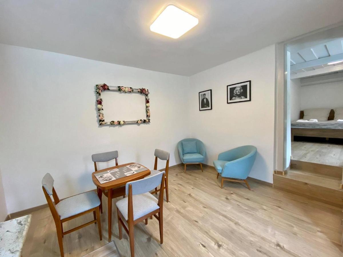 Roselio Garden Apartment เฮวิซ ภายนอก รูปภาพ