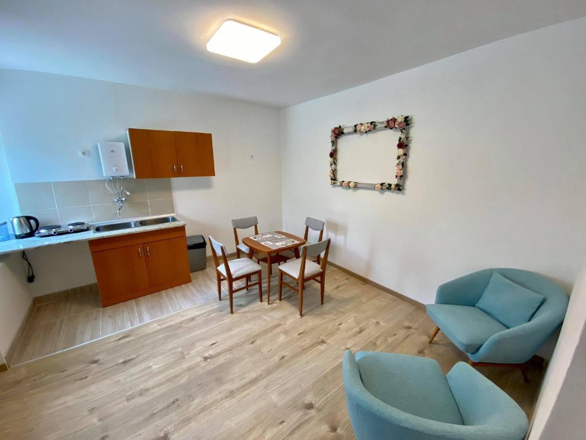 Roselio Garden Apartment เฮวิซ ภายนอก รูปภาพ