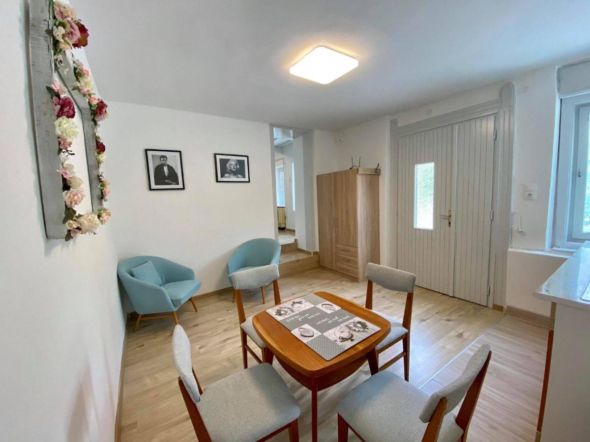 Roselio Garden Apartment เฮวิซ ภายนอก รูปภาพ