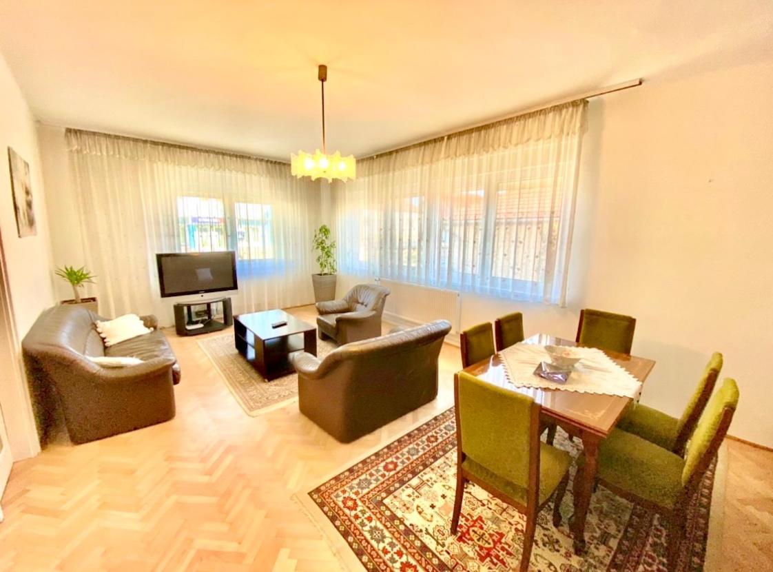 Roselio Garden Apartment เฮวิซ ภายนอก รูปภาพ