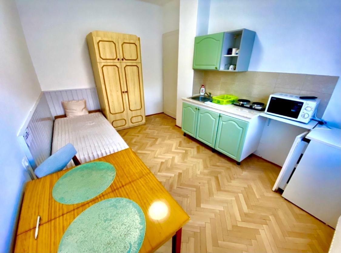 Roselio Garden Apartment เฮวิซ ภายนอก รูปภาพ