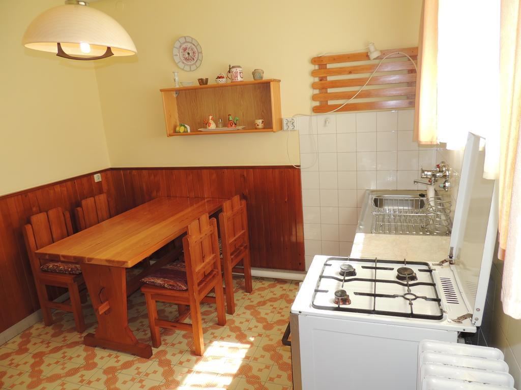 Roselio Garden Apartment เฮวิซ ห้อง รูปภาพ